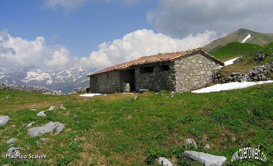 41 Dalla  baita alta di Remescler le montagne sopra Valgoglio.JPG